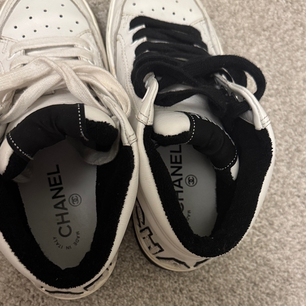 Chanel White Leather High-Top Sneakers with Contrasting Laces - Picture 3 of 5